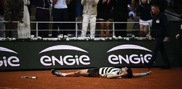 Alcaraz rallies to down Sinner and clinch French Open title